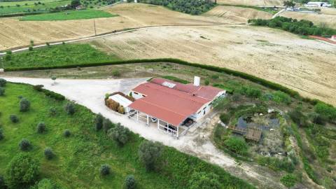 Armazém com área de 369m² - Santarém