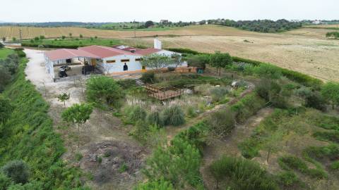 Armazém com área de 369m² - Santarém