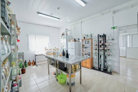 Armazém com área de 369m² - Santarém