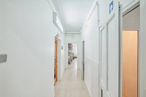 Armazém com área de 369m² - Santarém