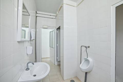 Armazém com área de 369m² - Santarém