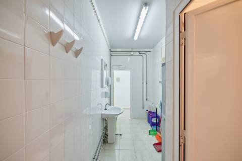 Armazém com área de 369m² - Santarém