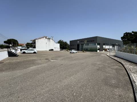 Armazém e escritórios - Santarém - EXCLUSIVO