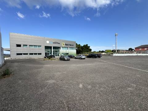 Armazém e escritórios - Santarém - EXCLUSIVO