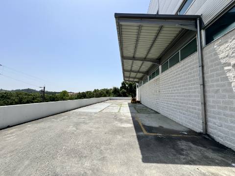 Armazém e escritórios - Santarém - EXCLUSIVO