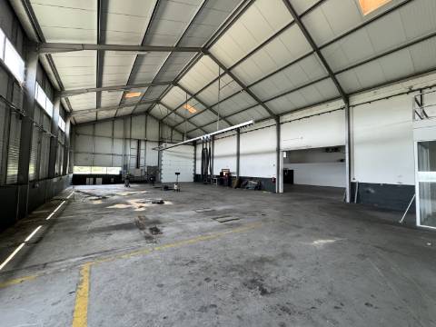 Armazém e escritórios - Santarém - EXCLUSIVO