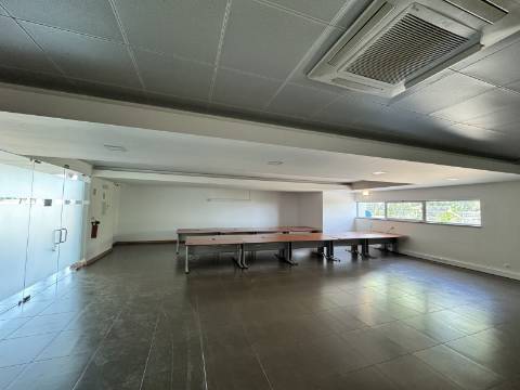 Armazém e escritórios - Santarém - EXCLUSIVO