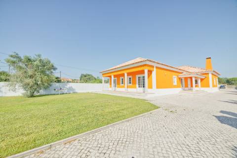 Moradia T4 com piscina - Santarém