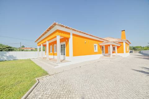 Moradia T4 com piscina - Santarém