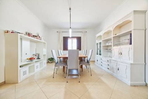 Moradia T4 com piscina - Santarém