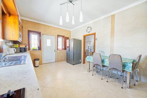 Moradia T4 com piscina - Santarém