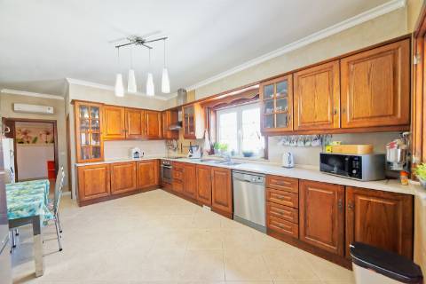 Moradia T4 com piscina - Santarém