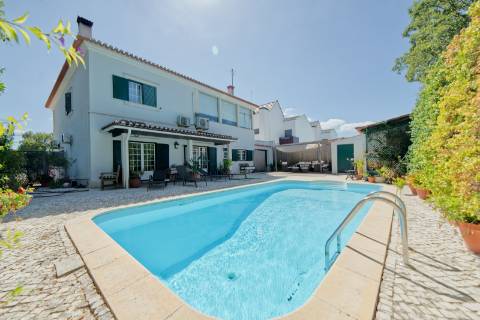 Moradia T5 com piscina - Santarém