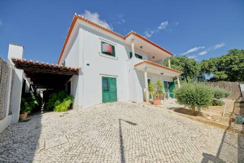 Moradia T5 com piscina - Santarém