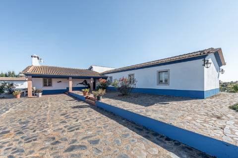 Monte para venda situado em Fortes Velhas - Ferreira do Alentejo