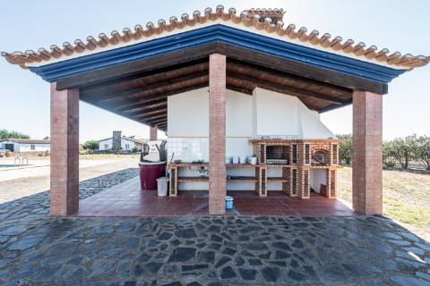 Monte para venda situado em Fortes Velhas - Ferreira do Alentejo