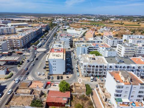 Terreno com Casa em ruínas no Centro de Olhão