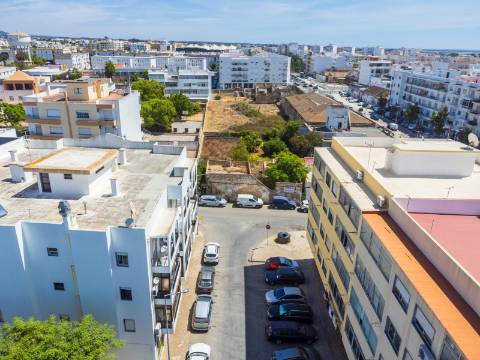 Terreno com Casa em ruínas no Centro de Olhão