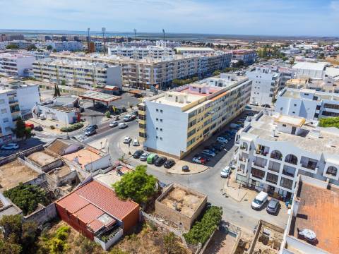 Terreno com Casa em ruínas no Centro de Olhão