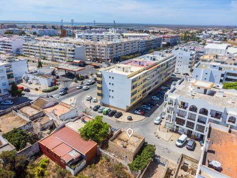 Terreno com Casa em ruínas no Centro de Olhão
