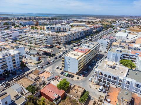 Terreno com Casa em ruínas no Centro de Olhão