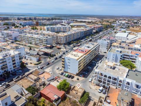 Terreno com Casa em ruínas no Centro de Olhão