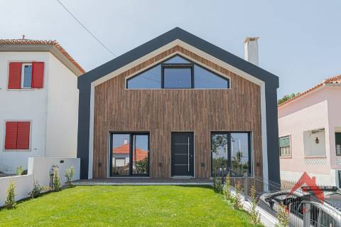 Arrenda-se Moradia em Palmela - Conforto e Excelente Localização