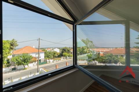 Arrenda-se Moradia em Palmela - Conforto e Excelente Localização