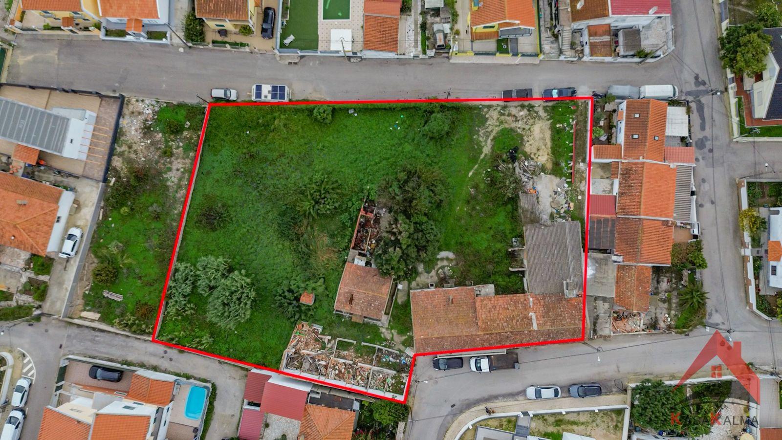 Terreno Urbano nas Quintinhas - Charneca da Caparica