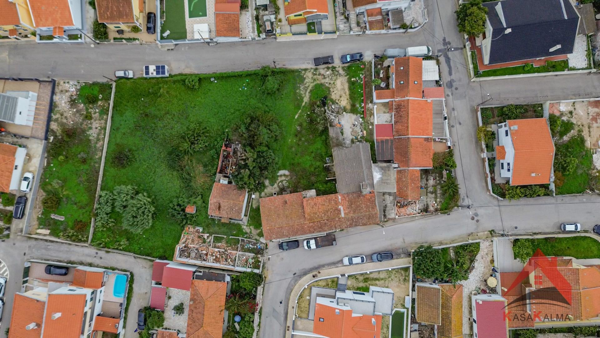 Terreno Urbano nas Quintinhas - Charneca da Caparica
