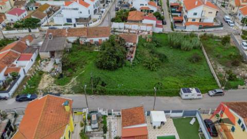 Terreno Urbano nas Quintinhas - Charneca da Caparica