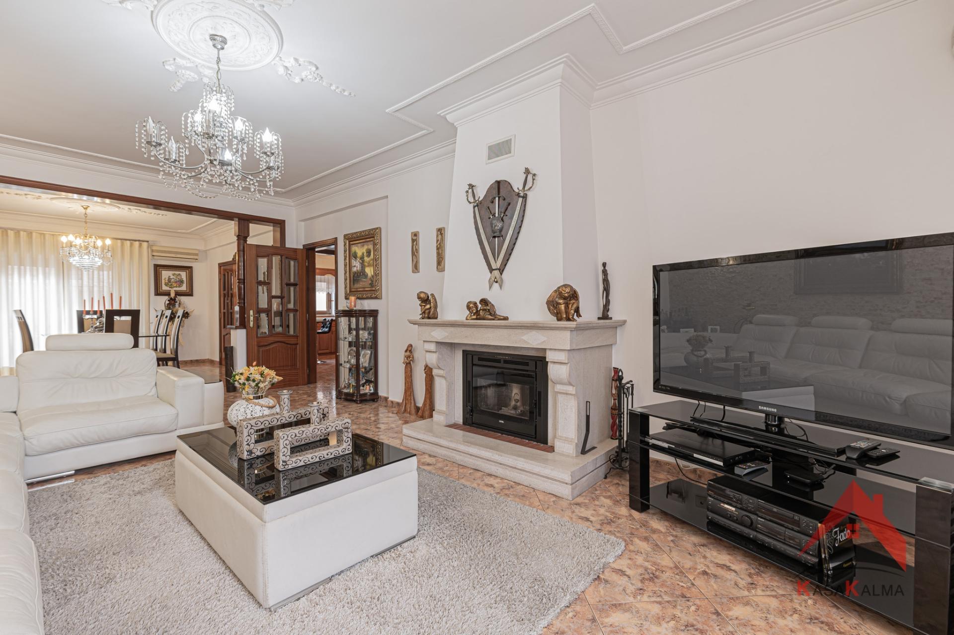 Moradia Isolada T4 com Aproveitamento de Sótão - Quinta do Conde