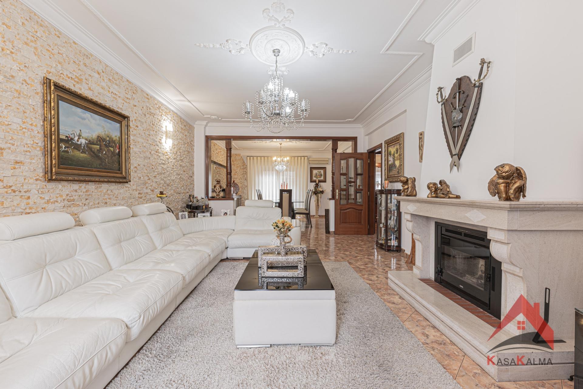 Moradia Isolada T4 com Aproveitamento de Sótão - Quinta do Conde