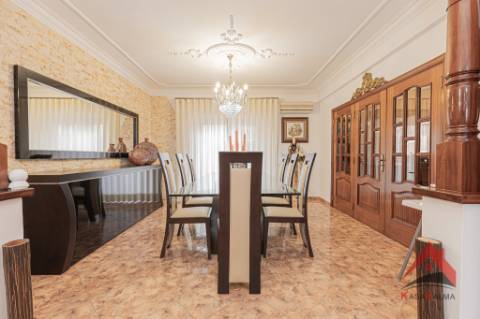 Moradia Isolada T4 com Aproveitamento de Sótão - Quinta do Conde