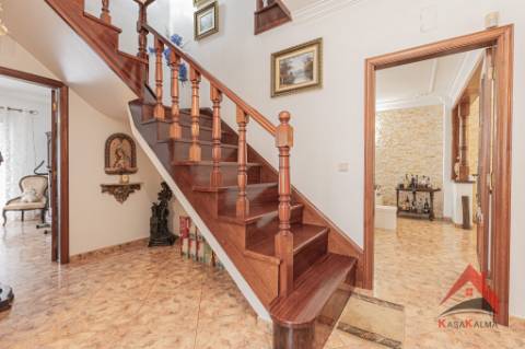 Moradia Isolada T4 com Aproveitamento de Sótão - Quinta do Conde