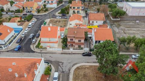 Moradia Isolada T4 com Aproveitamento de Sótão - Quinta do Conde
