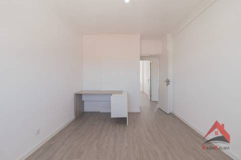 Apartamento T4 à Venda - Arrendado com Rentabilidade Garantida