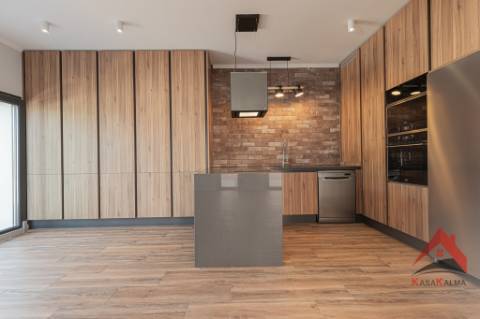 Oportunidade Única em Palmela Duas Moradias | Excelente Opção para Habitação e Investimento