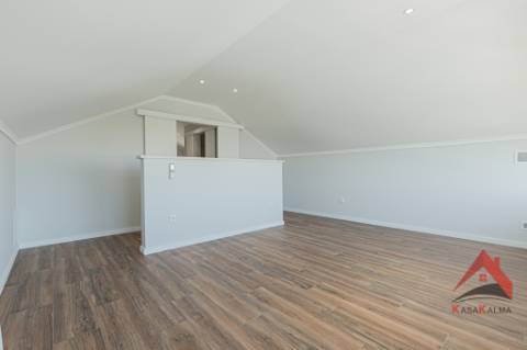 Oportunidade Única em Palmela Duas Moradias | Excelente Opção para Habitação e Investimento