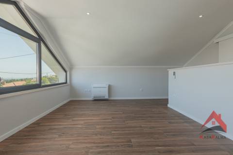 Oportunidade Única em Palmela Duas Moradias | Excelente Opção para Habitação e Investimento