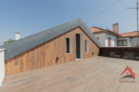 Oportunidade Única em Palmela Duas Moradias | Excelente Opção para Habitação e Investimento