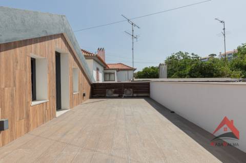 Oportunidade Única em Palmela Duas Moradias | Excelente Opção para Habitação e Investimento