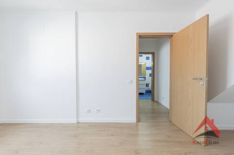 Oportunidade Única em Palmela Duas Moradias | Excelente Opção para Habitação e Investimento