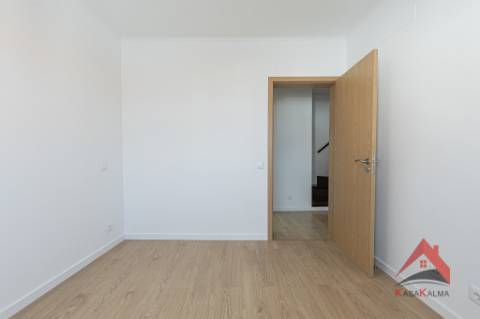 Oportunidade Única em Palmela Duas Moradias | Excelente Opção para Habitação e Investimento