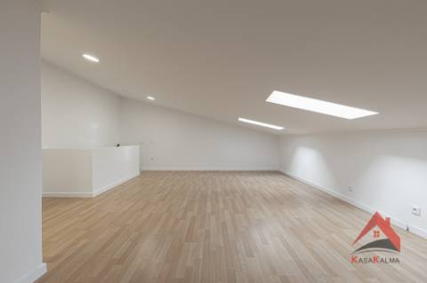 Oportunidade Única em Palmela Duas Moradias | Excelente Opção para Habitação e Investimento