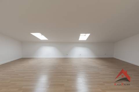 Oportunidade Única em Palmela Duas Moradias | Excelente Opção para Habitação e Investimento