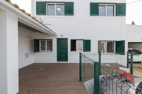 Oportunidade Única em Palmela Duas Moradias | Excelente Opção para Habitação e Investimento