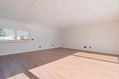 Moradia T4 Térrea com Piscina | Azeitão | Lote 750m²