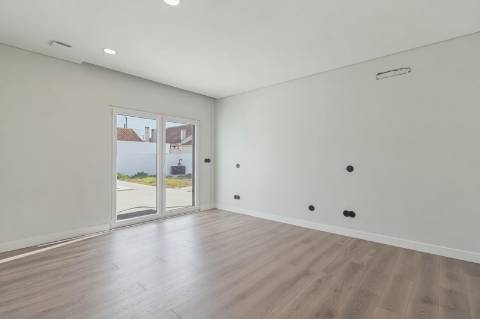 Moradia T4 Térrea com Piscina | Azeitão | Lote 750m²