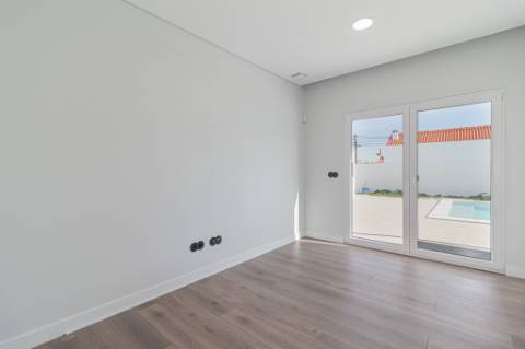 Moradia T4 Térrea com Piscina | Azeitão | Lote 750m²